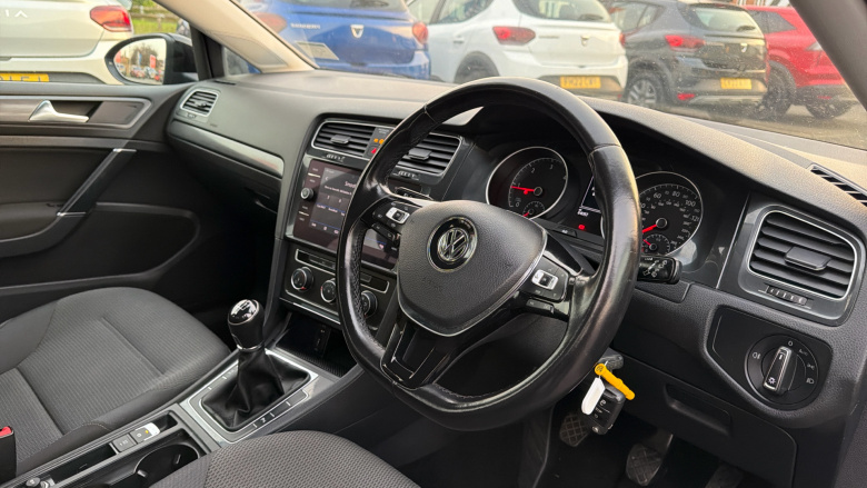 Volkswagen Golf 1.6 TDI SE [Nav] 5dr Diesel Hatchback